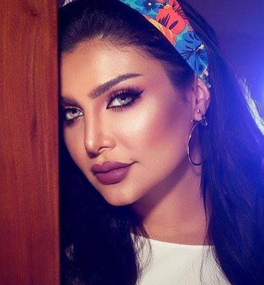 بالصور - أمل العوضي بإطلالات أنيقة وتثير الجدل بوزنها الزائد