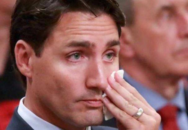 فيديو- رئيس وزراء كندا يودّع صديقه باكياً... توفي بسبب السرطان