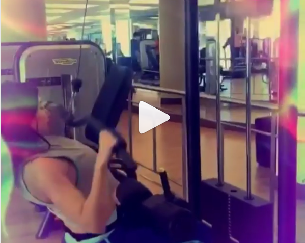 بالفيديو - جيني إسبر تشعل 