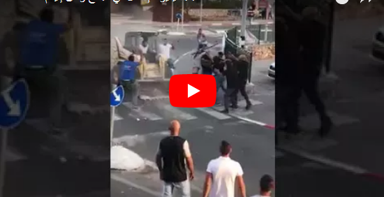 بالفيديو - شجار ببين شباب لبنانيين تخلله هجوم بجرافة