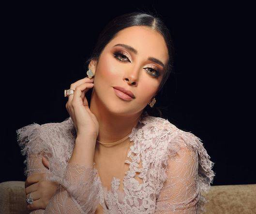 بالفيديو - بلقيس فتحي تتلقى هدية ثمينة من زوجها.. والجمهور غاضب