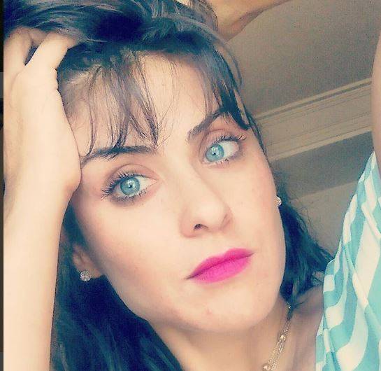 بالصورة - إبن هيدي كرم  يشعل مواقع التواصل بوسامته وشبهه بوالدته