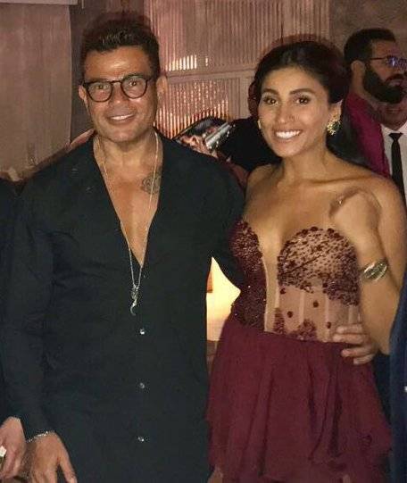 دينا الشربيني تتألق بفستان جريء برفقة عمرو دياب