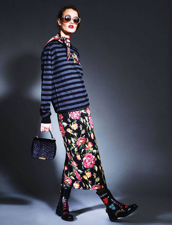 • طلة كاملة من Dolce & Gabbana • حقيبة من Vanessa Klat • طلة كاملة من Dolce & Gabbana • حقيبة من Vanessa Klat