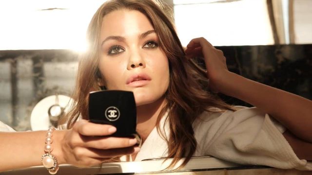 Une Soirée Glamoureuse... أناقة مسائية مترفة