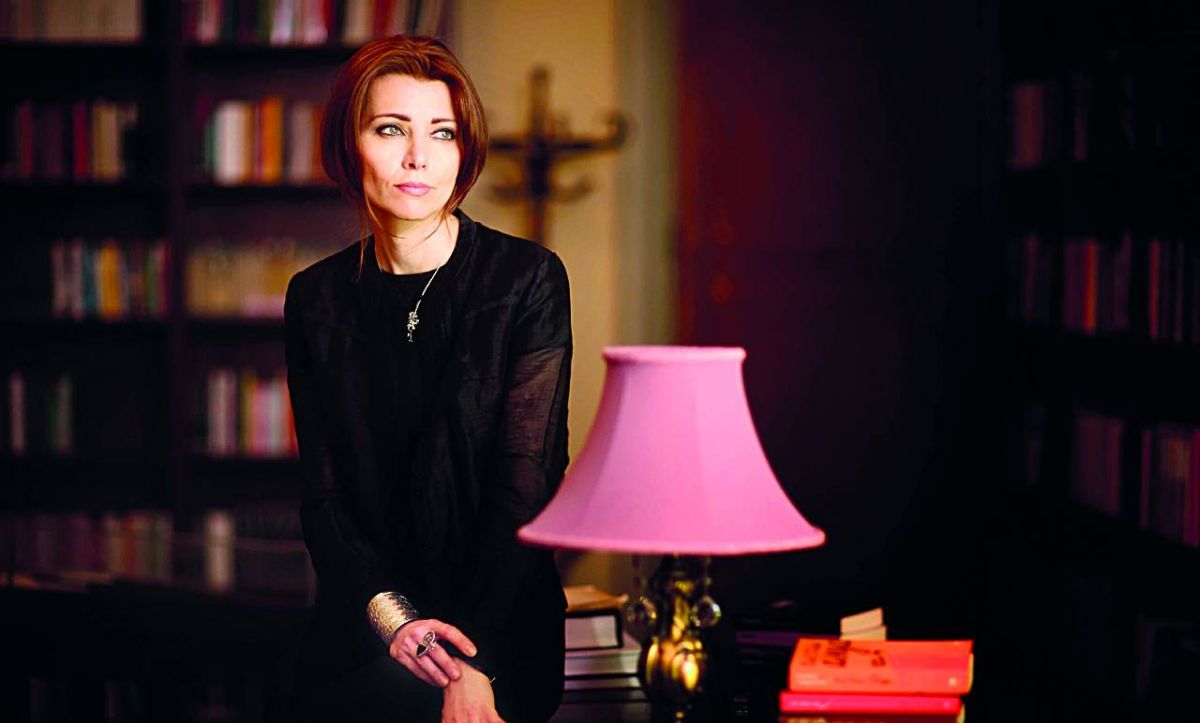 أليف شافاك تسأل في «حليب أسود»: هل يمكن الكاتبة أن تكون أمّاً؟