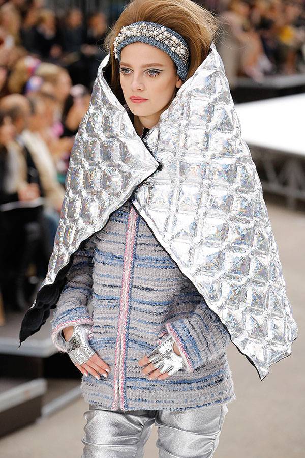 Chanel - فضي لامع