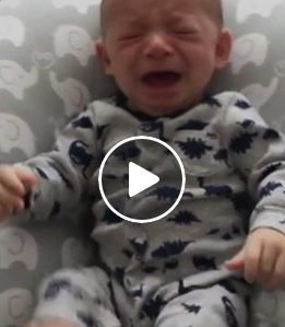 فيديو مؤثر - رضيعٌ يبكي اشتياقاً لوالدته... لن تصدقوا ماذا حصل بعد إحضار قطعة من ثيابها