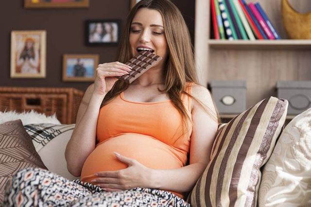 لهذا السبب تشتهين الشوكولا خلال فترة الحمل والدورة الشهرية