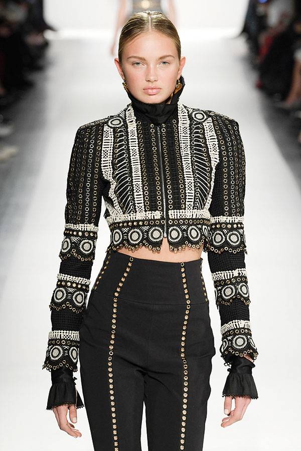 Jonathan Simkhai - لمسات برّاقة