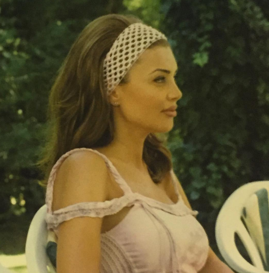 بالصورة - هذه الجميلة أصبحت مذيعة شهيرة وملامحها تغيرت كلياً... هل عرفتم من هي؟