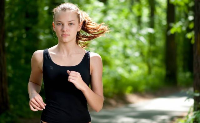 الركض اليومي يُبعد عنك هشاشة العظام... والمدة التي تحتاجين إليها ستصدمك