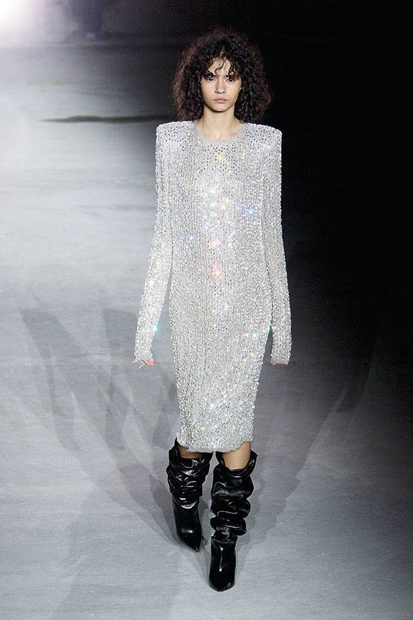 بريق اللون المعدني