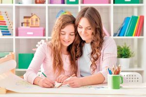 المراهق وأهله: بين الحوار و«حديث الطُرْشان»