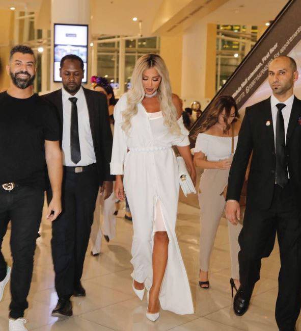 الفستان بأسلوب القميص خيار مايا دياب والنجمات العالميات