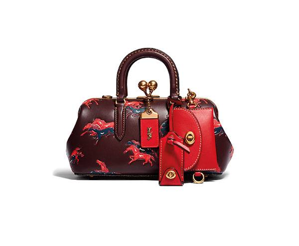Coach... الطبيعة تسيطر على أكسسوارات كوتش