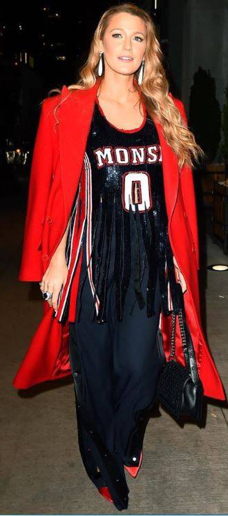 طريقة جديدة تبتكرها مايا دياب والنجمات العالميات لارتداء المعطف هذا الشتاء... هل ستعتمدينها