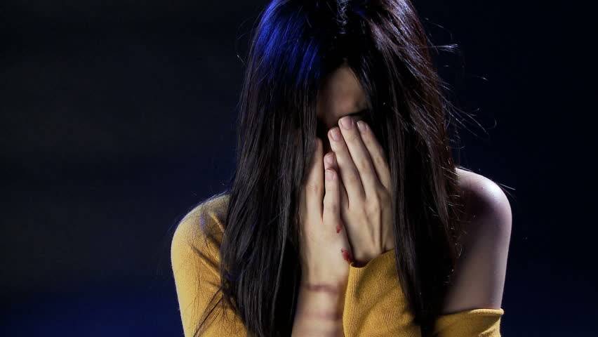 في دبي-  خدع أهلها وأبلغهم أنها تعمل في مركز للتدليك... هكذا باع الخال إبنة شقيقته  بـ40 درهماً