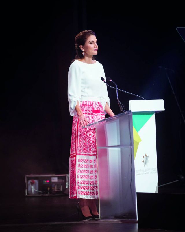 الملكة رانيا تحضر حفل تخريج الفوج الأول للدبلوم المهني