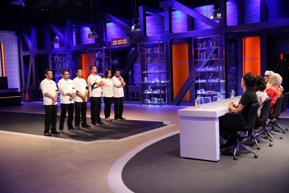 عايدة تتعرض للإغماء... محمود يعيش أصعب 30 دقيقة في حياته ومهدي خارج التحدي: Top Chef إلى الصحراء