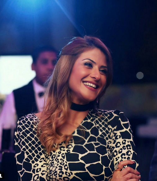 بالفيديو – هيدي كرم تكشف سرّ نقاء بشرتها بملابس المنزل ومنشفة الاستحمام... هكذا بدت