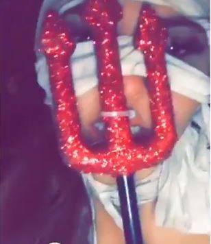 بالفيديو - مريم حسين تثير الجدل بملابسها الغريبة ورقصها المضحك