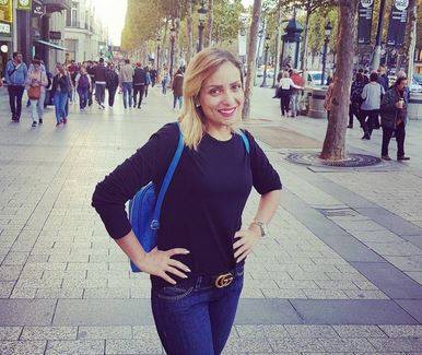 بالصورة - ريم البارودي تحضن هذا الشاب الوسيم.. من هو؟