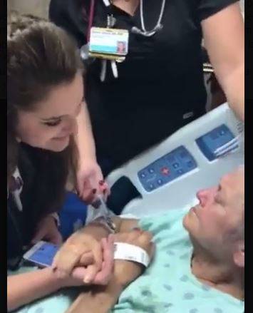 فيديو مؤثر - ما فعلته هذه الممرضة مع مريضة على فراش الموت أشعل مواقع التواصل