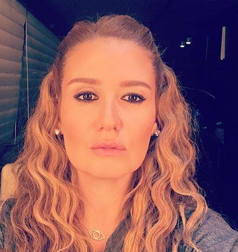 بالصورة - إبن هنا شيحة يخطف الانظار بوسامته.. هل يشبهها؟