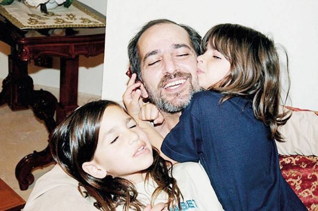 صورة من الأرشيف لهشام سليم  وبناته