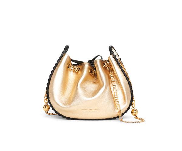 Marc Jacobs... الألوان المعدنية تسيطر على مجموعة مارك جاكوبس