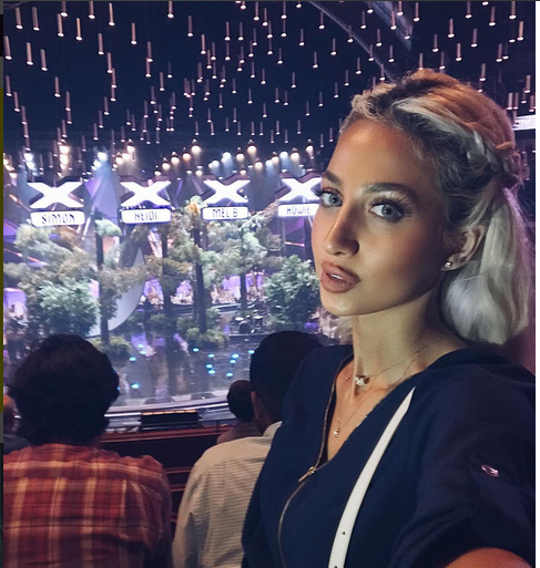 بالصور – موديل روز تلتقي جيجي حديد... والمتابعون يقارنون ويسخرون