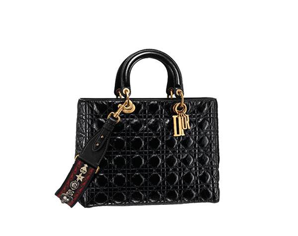 DIOR... حرفية عالية ومواد فاخرة عنوانان لأكسسوارات ديور