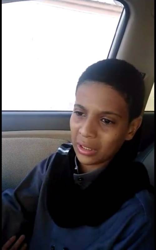 بالفيديو – طفل سعودي يشكو تعنيف والده ويصفه بالمريض النفسي... وهذا ما حدث لمسؤول اتهمه بالكذب