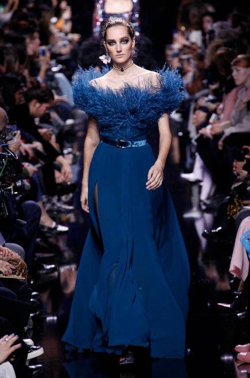 لهذا السبب يجب أن تعتمدي الريش في السهرات