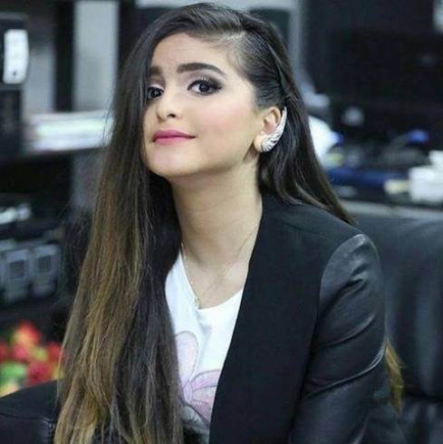 بالصورة - حلا الترك بفستان زفافٍ أبيض؟ والجمهور مذهول