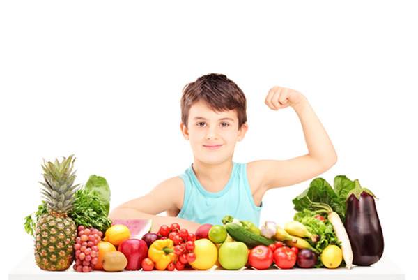 كيف تساعدين طفلك على تناول كميات أكبر من الخضار والفاكهة؟