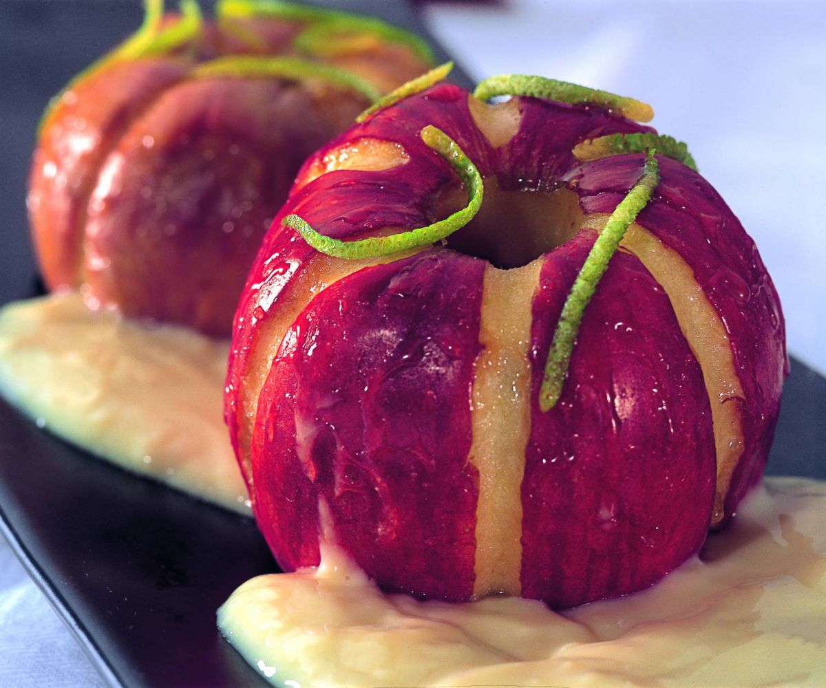 تفاح مخبوز في العسل والليمون