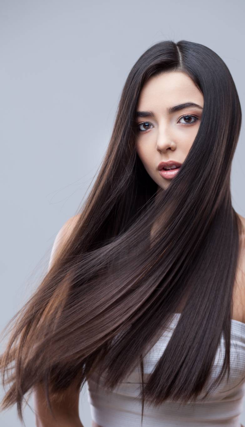 بالصور- نجمات لم يتخلّين عن الشعر الأملس... إكتشفي أسرارهن