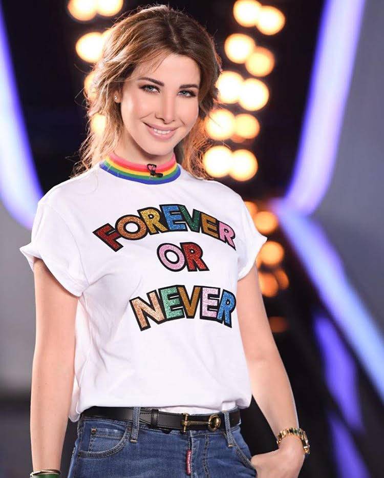 نانسي عجرم في اطلالة تشبه إطلالات أطفال 