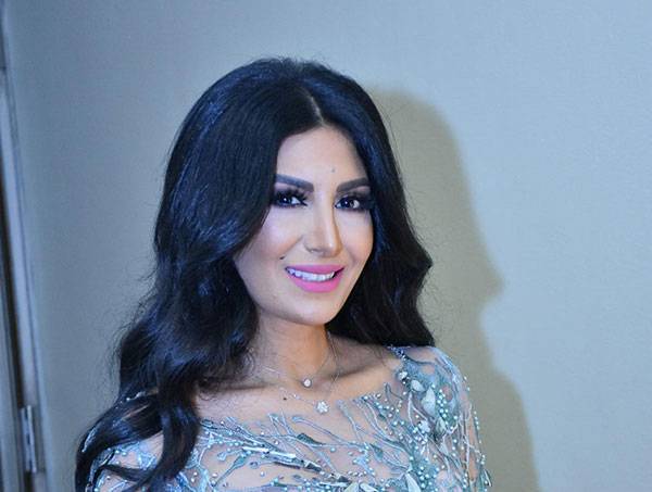 شاهدوا: إطلالة السورية رويدا عطية في حفلها بالقاهرة