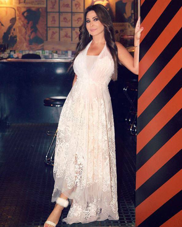 حذاء يجمع بين إليسا وجيجي حديد