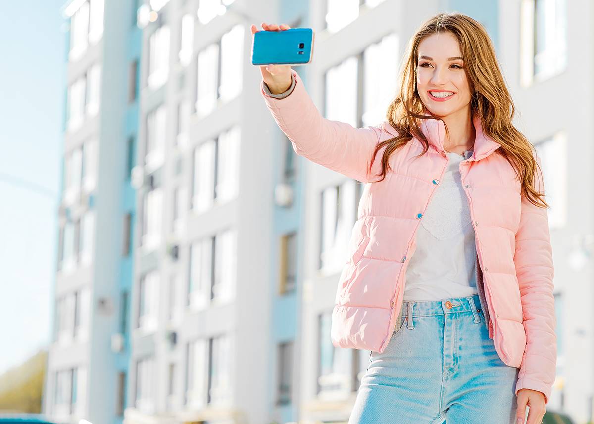 أدواتها هاتف ذكي وإنترنت: FASHIONISTA & MAKE UP BLOGGER مهنتان جديدتان للفتيات!