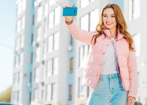 أدواتها هاتف ذكي وإنترنت: FASHIONISTA & MAKE UP BLOGGER مهنتان جديدتان للفتيات!