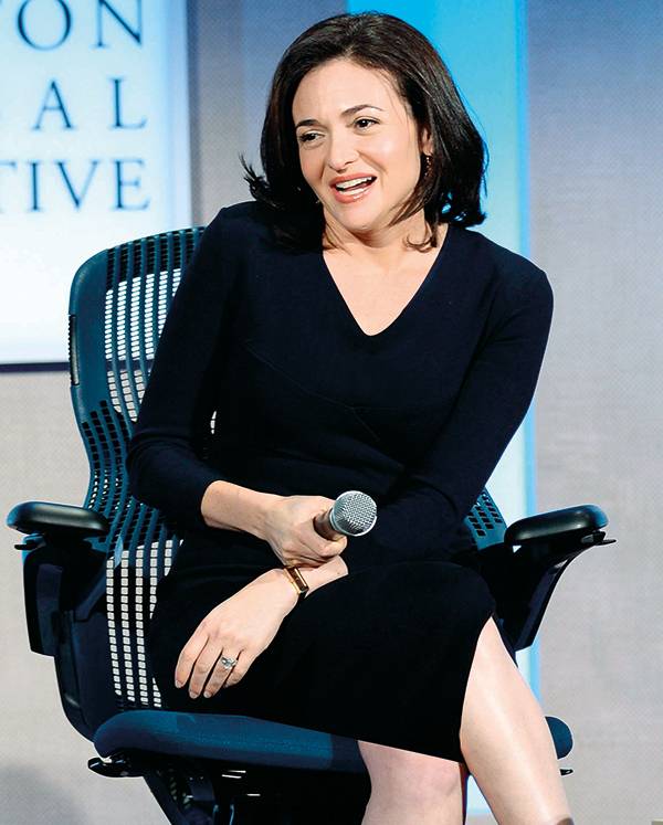 ماذا بين فايسبوك وشيريل سانديبرغ؟