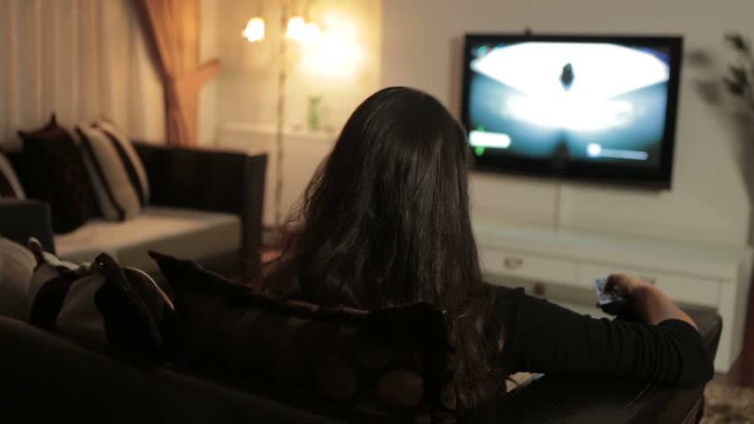 إليكم سرّ العلاقة بين مشاهدة التلفزيون وهذا المرض الخطر... إنتبهوا من الآن وصاعداً