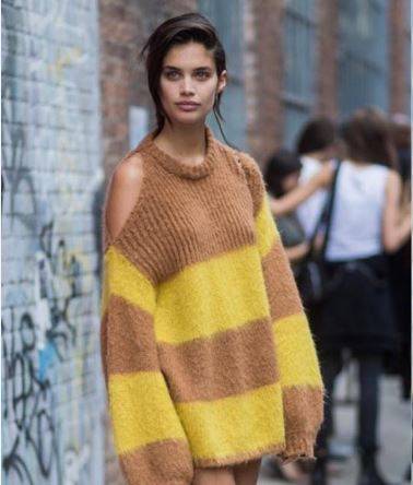 الكنزات الصوفية تتحول إلى فساتين لدى النجمات