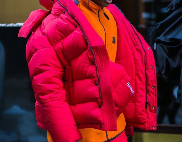 مرح الألوان يسيطر على جاكيتات أيقونات الموضة المنتفخة