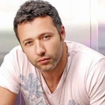 بالصورة - نجل أحمد فهمي نسخة منه.. تعرفوا عليه