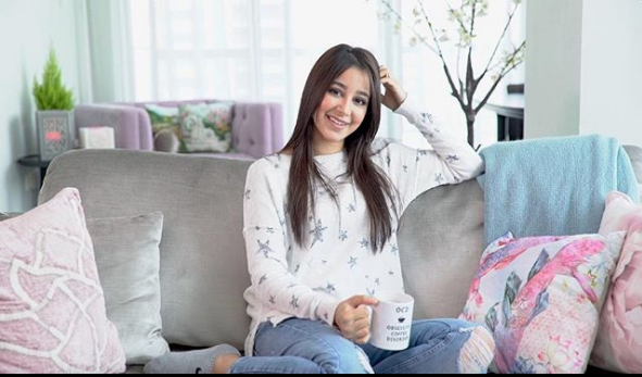 بالصورة - أسيل عمران بإطلالة أنثوية صارخة... هذا ما ارتدته وهذا ما تخلت عنه